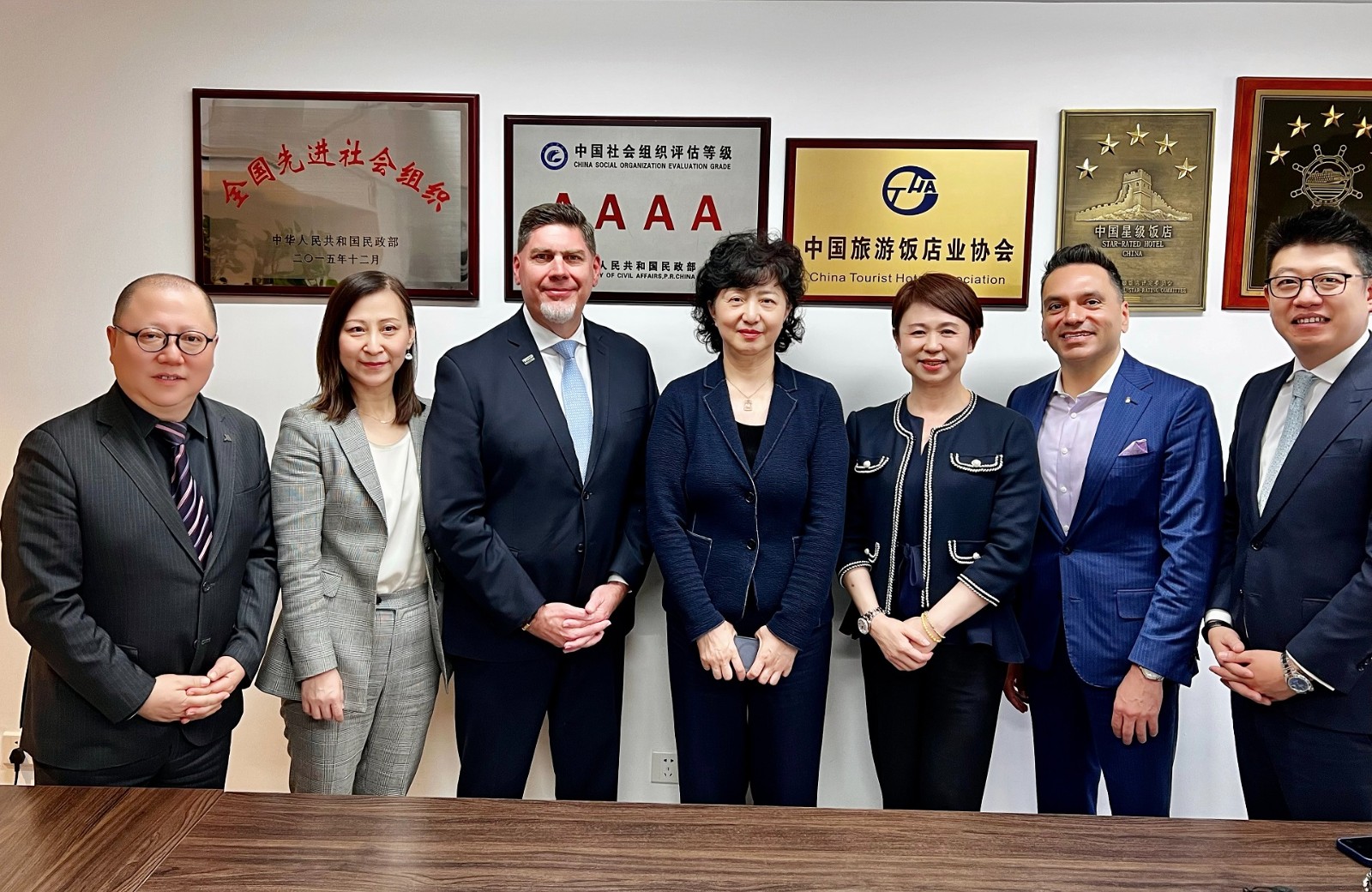 万豪Mr. Michael Lunn.jpg