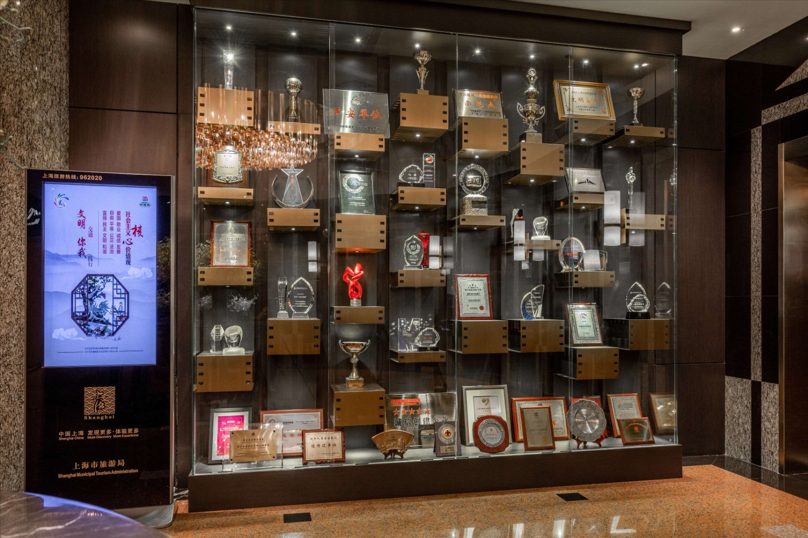 奖杯柜.jpg