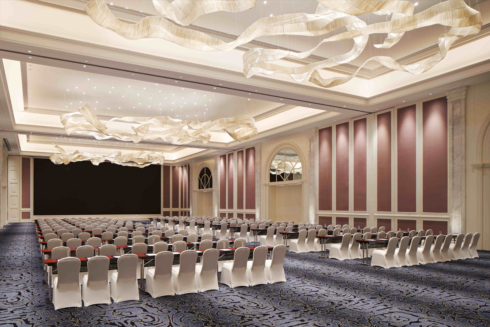 SHE_INCSI_grand_ballroom_classroom_setup8465.jpg