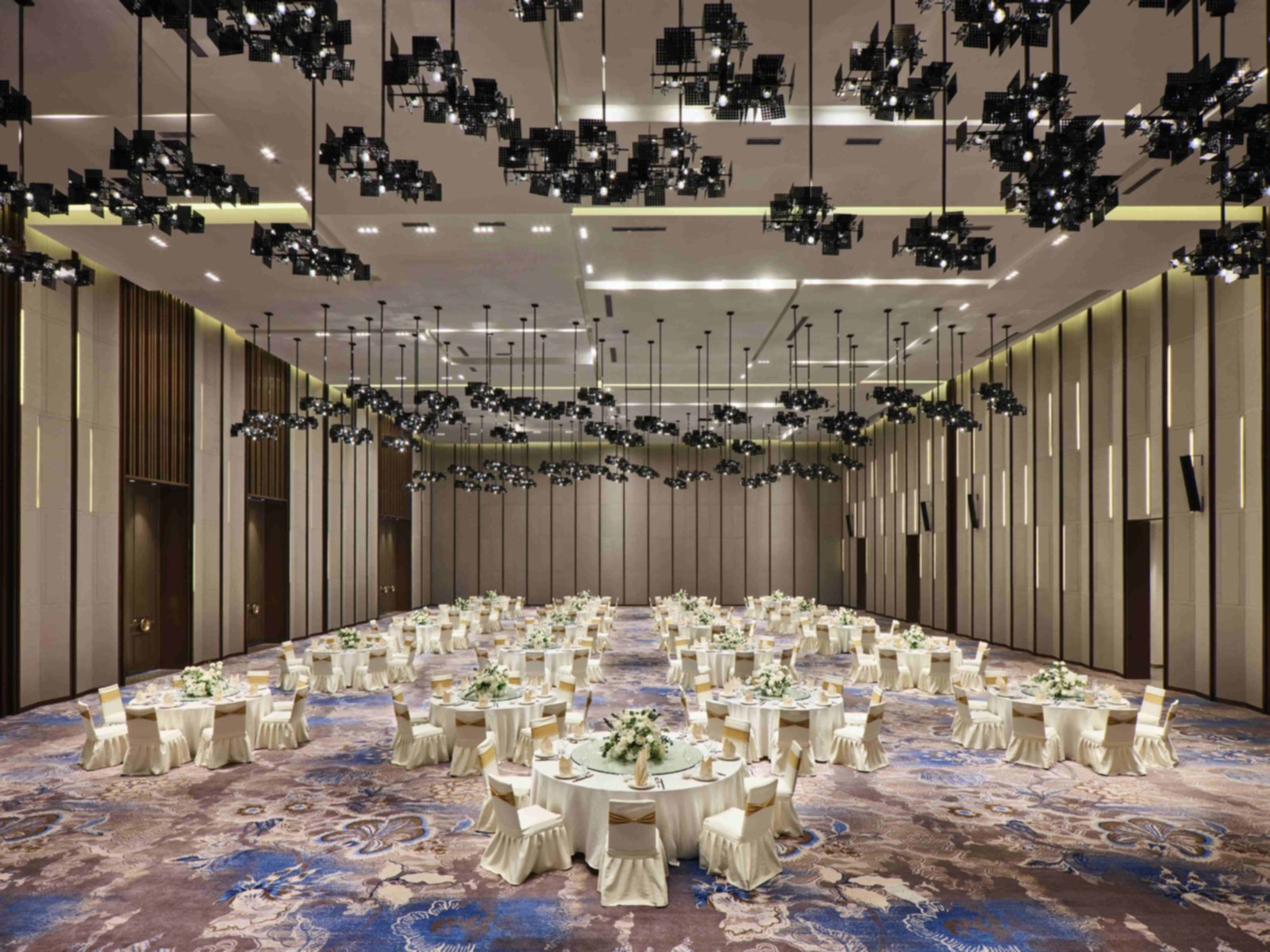 武汉保和皇冠假日酒店宴会厅.jpg